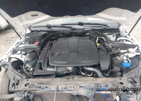 2013 Mercedes-Benz C 300 Luxury 4Matic/Sport 4Matic z USA, uszkodzony, nr VIN WDDGF8AB1DR251063